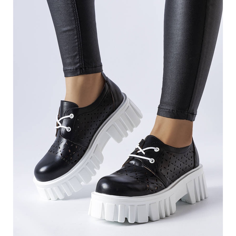 Scarpe enormi traforate nere di Camus nero 1