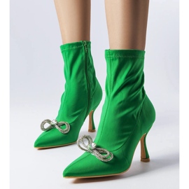 Stivali verdi decorati con un fiocco di Marte in zirconi verde 1