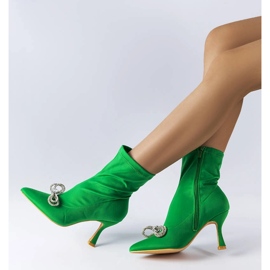 Stivali verdi decorati con un fiocco di Marte in zirconi verde 2