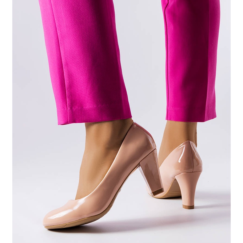 Décolleté in vernice rosa di Burkett 1