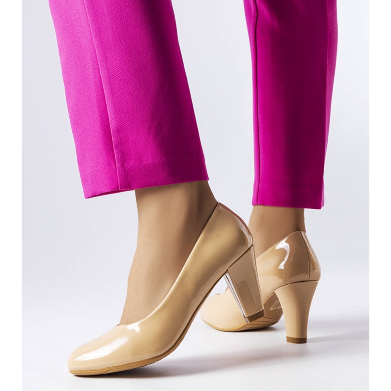 BM Décolleté in vernice beige di Burkett 1