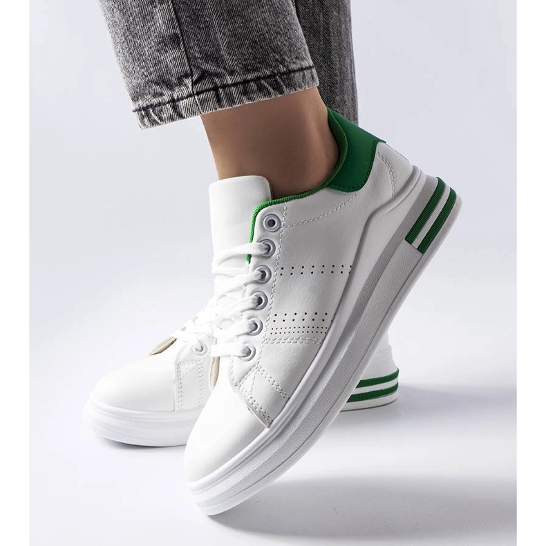 Sneakers bianche con un accento verde di Davisson bianco 1