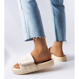 BM Pantofole beige con velcro di Aleron 1
