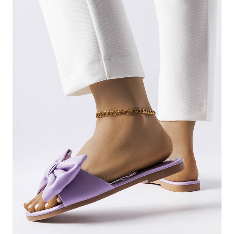 Eleganti pantofole viola con fiocco di Garnier 1