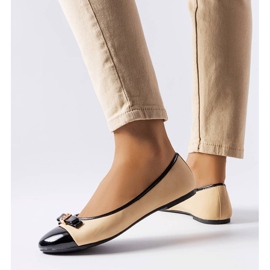 Ballerine beige con punta in vernice Umberto 1