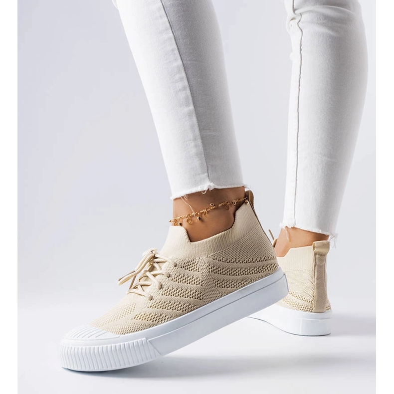 Sneakers beige realizzate in tessuto elasticizzato di Polaire 1