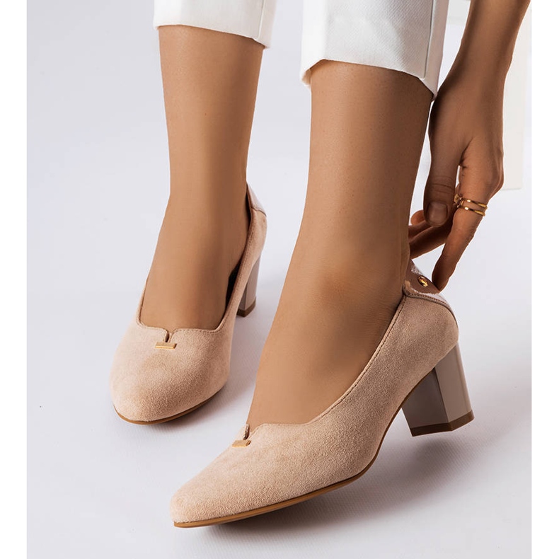 Eleganti décolleté beige di Vinceza 2