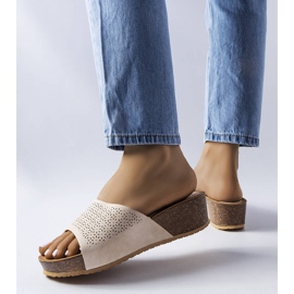 Sandali con zeppa traforati beige di Bourque 1