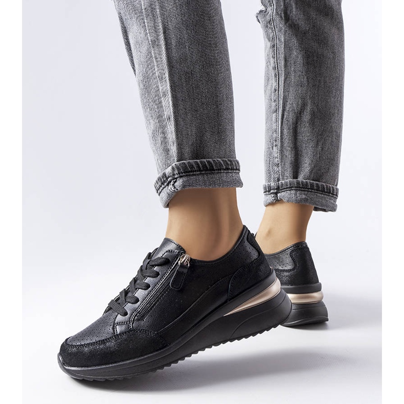Scarpe in pelle traforata nera di Fleur nero 2