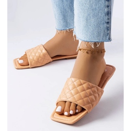Eleganti pantofole rosa con trapuntatura di Labrie 1