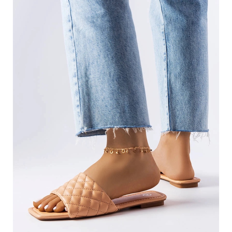 Eleganti pantofole rosa con trapuntatura di Labrie 2
