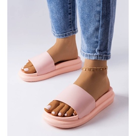 Pantofole rosa sulla piattaforma Paquette 1