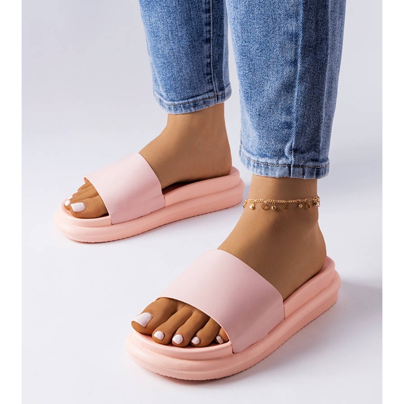 Pantofole rosa sulla piattaforma Paquette 1