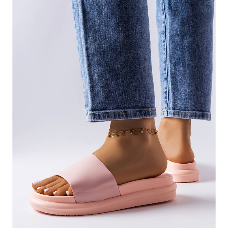 Pantofole rosa sulla piattaforma Paquette 2
