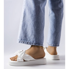 Sandali bianchi con plateau e fiocco di Edvard bianca 1