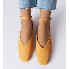 Sandali chiusi beige 1