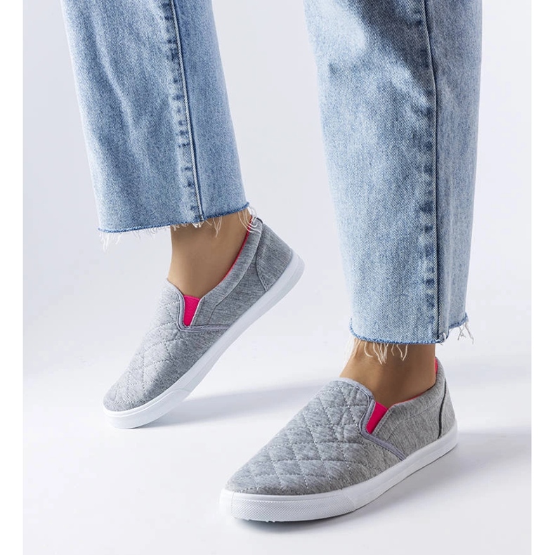 Sneaker senza lacci trapuntate di colore grigio di Gregory 1