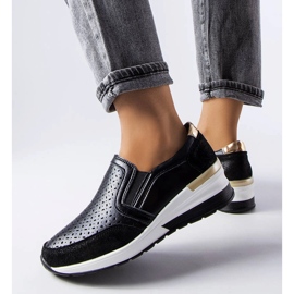 Sneakers con zeppa traforate di colore nero di Vernon 1