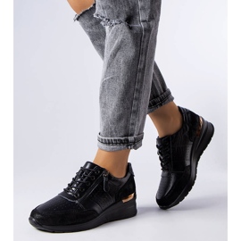 Scarpa Jazzar in pelle nera traforata nero 1