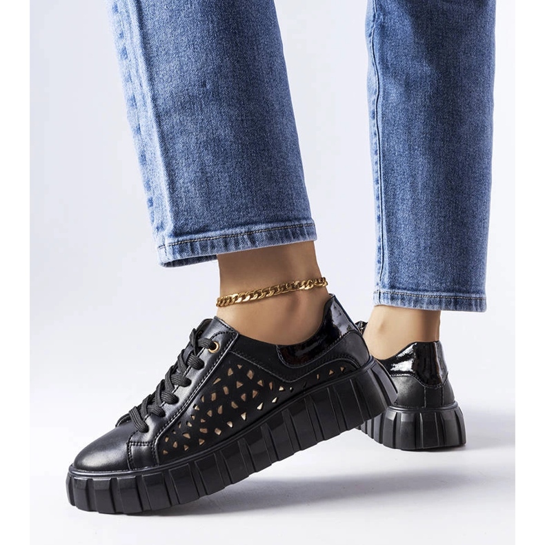 Sneakers nere con inserti Patch oro nero 1