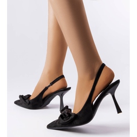 Spille nere con fiocco di Olengo nero 1