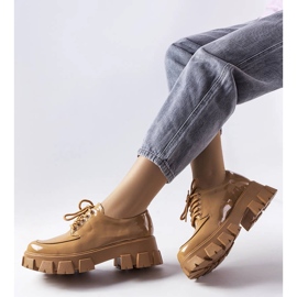 Scarpe in vernice marrone di Beccadelli 1