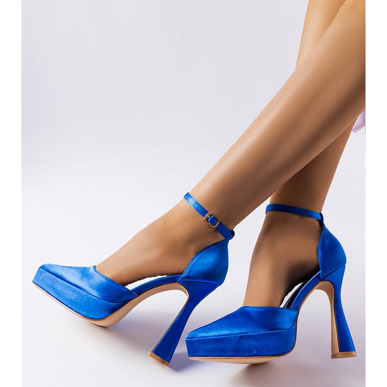 Décolleté blu con tacco alto di Lowell 1