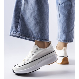 Sneakers sportive bianche sulla piattaforma McKeylor bianco 1