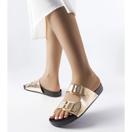 Ciabatte Norcross laccate oro con fibbie d'oro 1