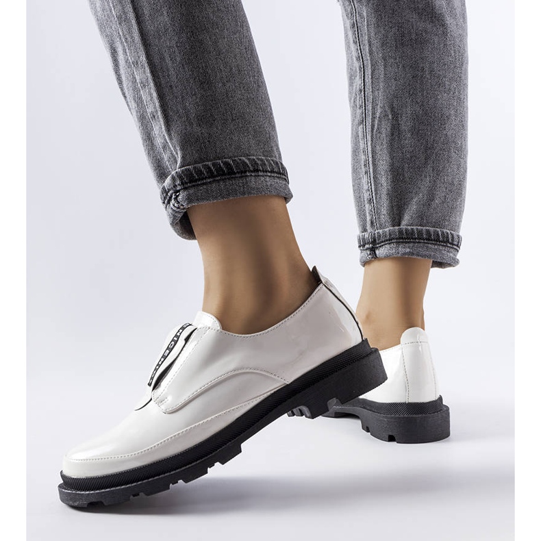 Scarpa Legget in vernice bianca 2