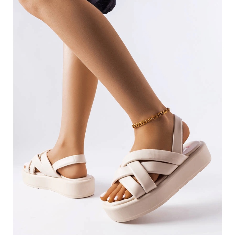 Sandali beige con plateau a ferro di cavallo 1