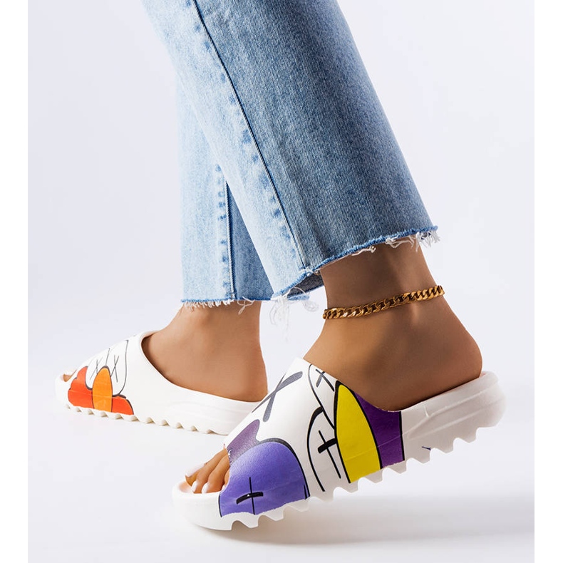 Pantofole bianche con battistrada e stampe bianca 2