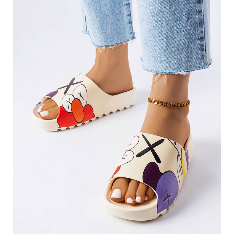 Ciabatte beige con battistrada e stampe 1