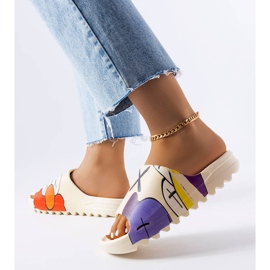 Ciabatte beige con battistrada e stampe 2