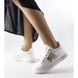 Sneakers bianche Sacaton con plateau bianco 1