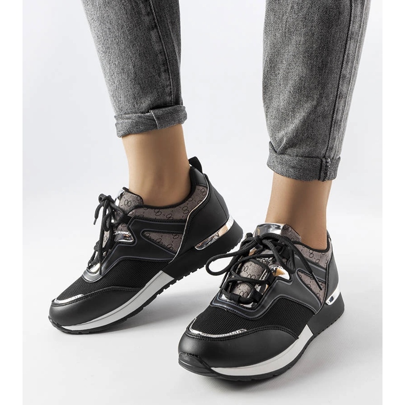 Sneakers nere con elementi dorati di Bedord nero 1