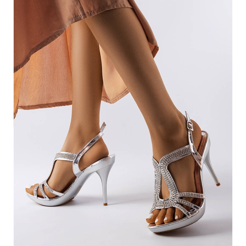 Inna Sandali in argento su spilla con zirconi di Rafe d'argento 1