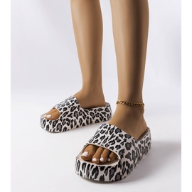 Ciabatte leopardate bianche con plateau di Galena bianco 1