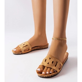 Scivoli beige decorati con getti Lagacé 1