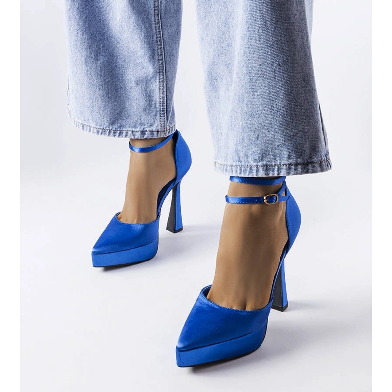 Décolleté blu con tacco alto di Dallas 1