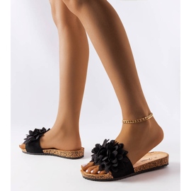 Pantofole nere decorate con fiori nero 2
