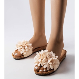 Pantofole beige decorate con fiori Farland 1