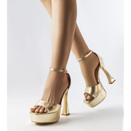 Sandali alti Illinois vernice oro d'oro 1