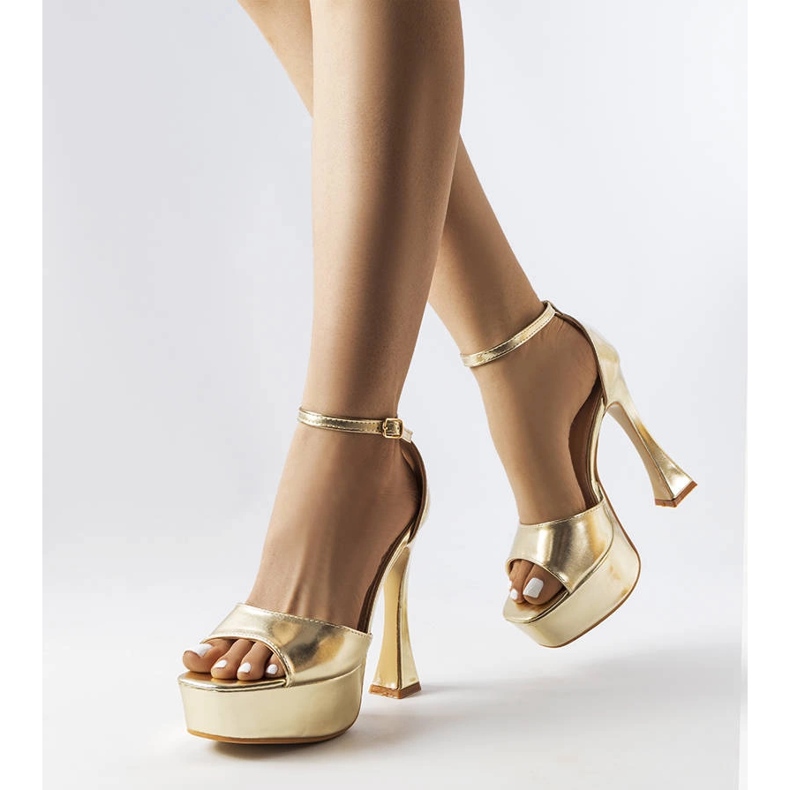 Sandali alti Illinois vernice oro d'oro 1