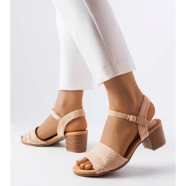 Sandali beige con tacco basso di Broom 1