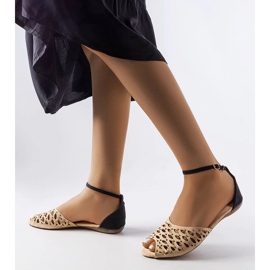Sandali traforati beige con zirconi di Avice 2