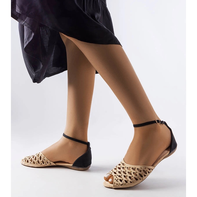 Sandali traforati beige con zirconi di Avice 2