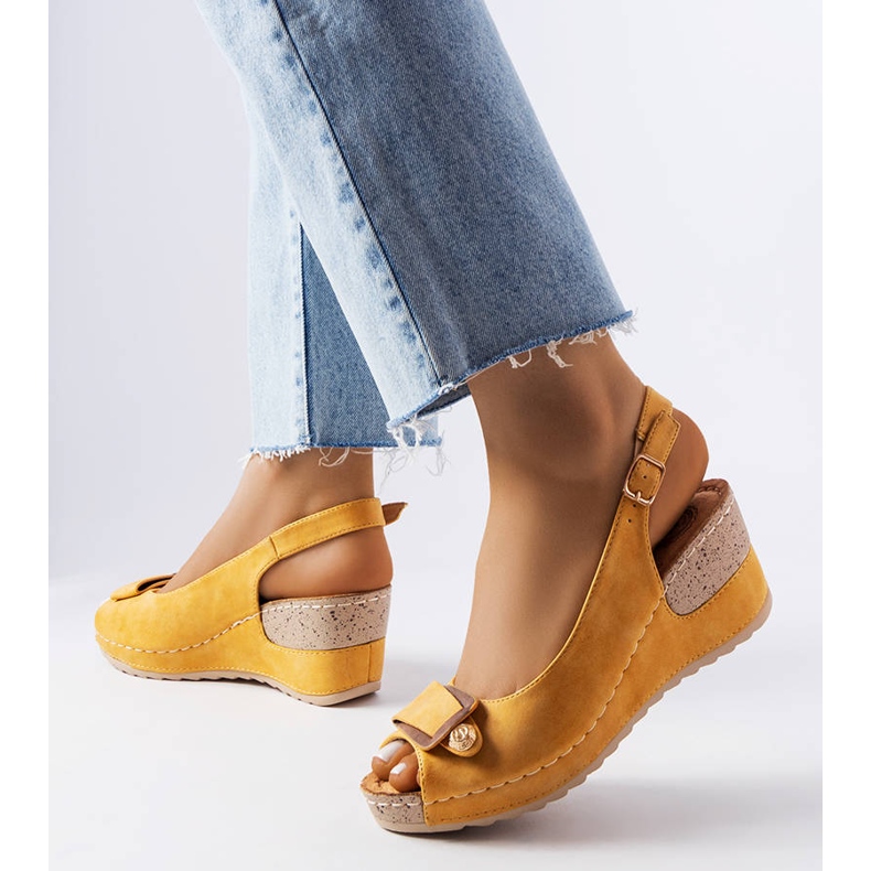 Sandali gialli con zeppa di Laetitia giallo 1