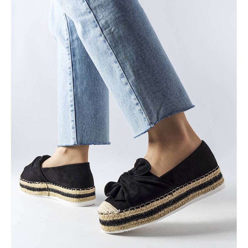 Espadrillas con plateau di colore nero di Idana 1