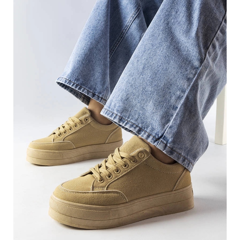 Sneaker beige con plateau di Amathymes 1